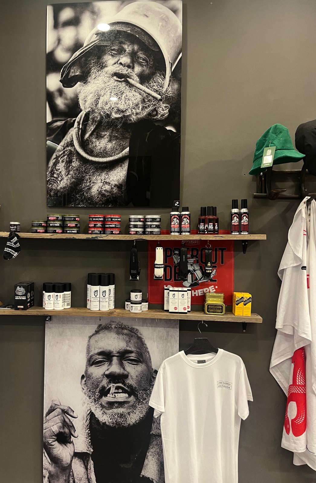Estantería con productos Uppercut y Slick Gorilla