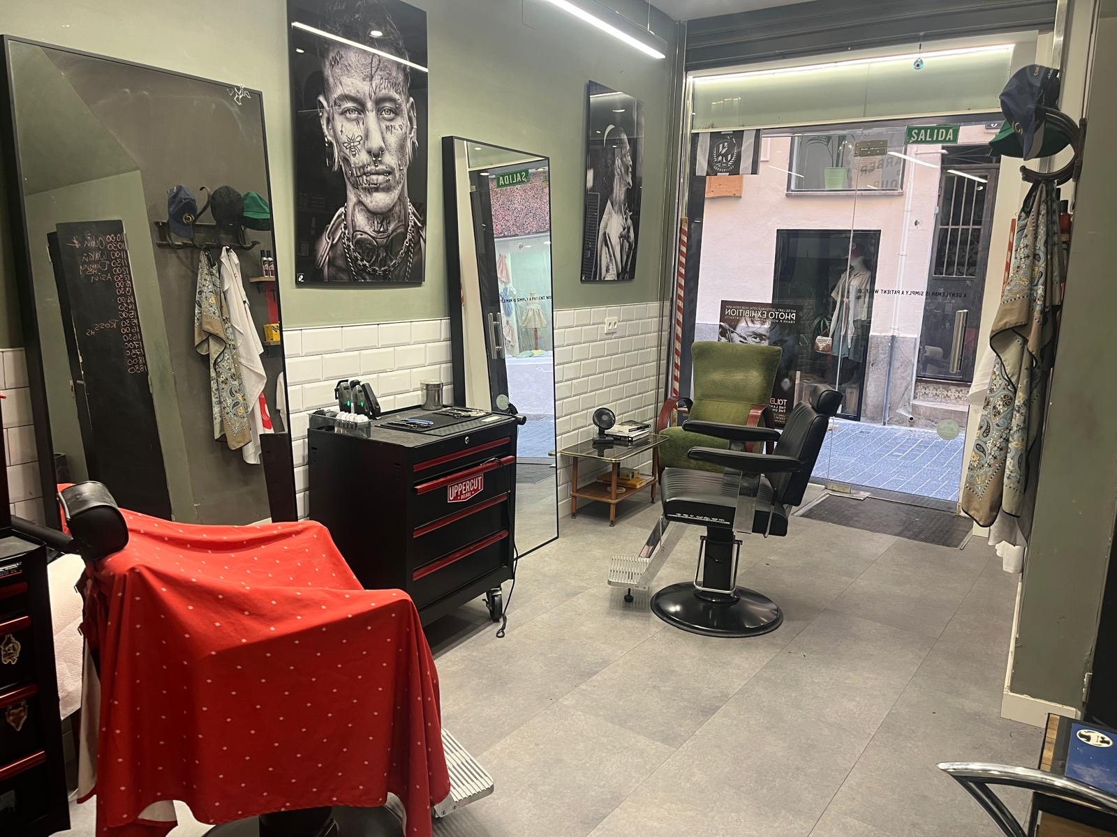 Entrada de Lobo Barber and Parlour en Palma